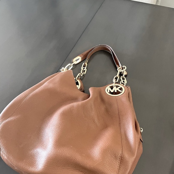Michael Kors Shoulder Bag. - Picture 3 of 4